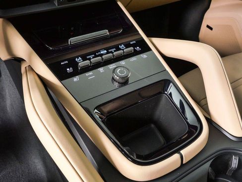 New 2026 Porsche Cayenne Coupe AWD/4WD image 19
