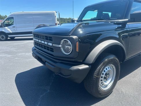 New 2025 Ford Bronco 4-Door image 9