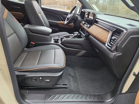 Used 2024 GMC Canyon AT4 w/ AT4 Premium Package image 21