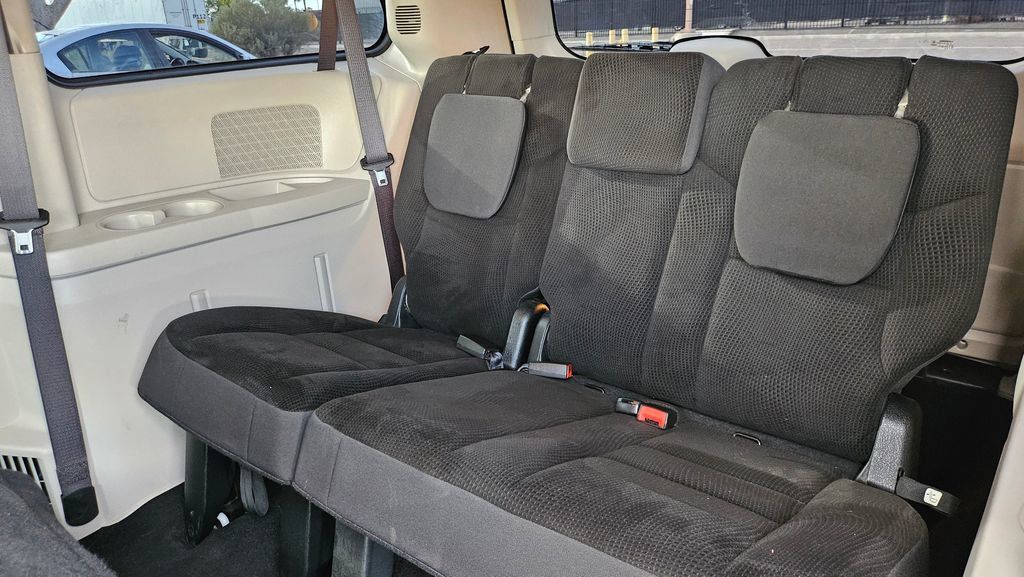 Used 2019 Dodge Grand Caravan SE FWD image 25