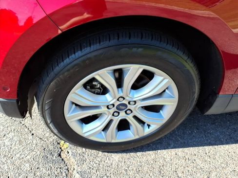 Used 2020 Ford Edge Titanium w/ Equipment Group 301A AWD/4WD image 10