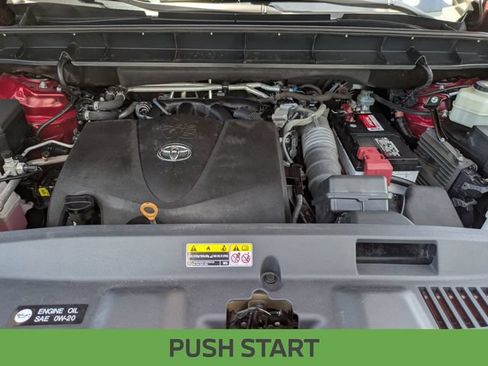 Used 2020 Toyota Highlander XLE FWD image 13