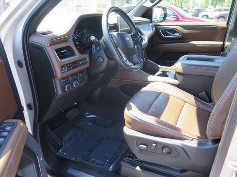 Used 2021 Chevrolet Tahoe High Country w/ Premium Package AWD/4WD image 11