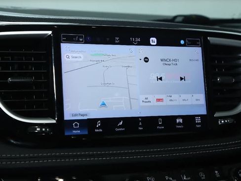 Used 2023 Chrysler Pacifica Touring-L w/ Uconnect Theater Family Group AWD/4WD image 26