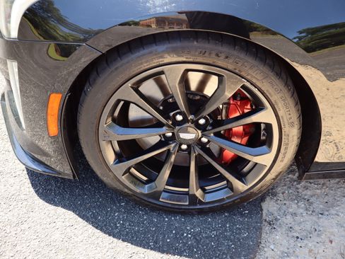 Used 2018 Cadillac CTS V w/ Carbon Fiber Package RWD image 13