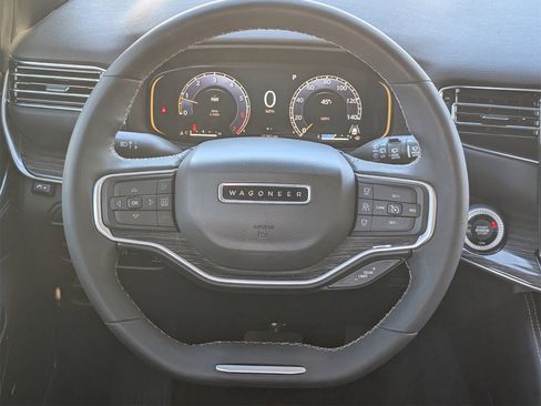 Used 2022 Jeep Wagoneer Series II image 11