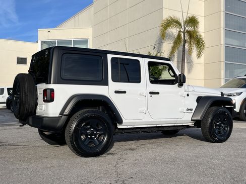 Used 2022 Jeep Wrangler Unlimited Sport image 5