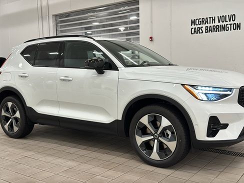 New 2026 Volvo XC40 B5 Plus w/ Climate Package image 3