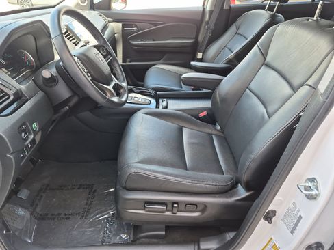 Used 2022 Honda Pilot Touring image 11