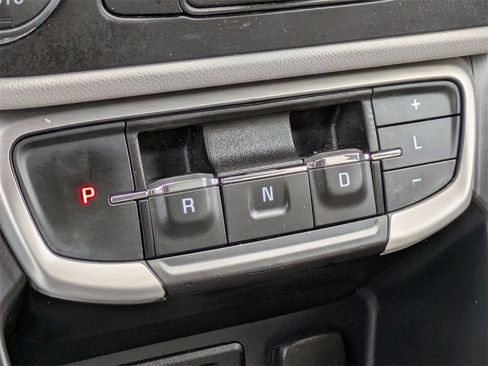 Used 2023 GMC Terrain SLT image 18