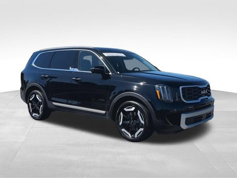 Used 2024 Kia Telluride S w/ S Sunroof Package FWD image 2