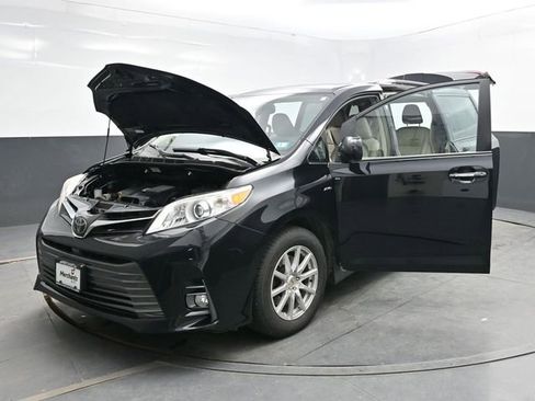Used 2018 Toyota Sienna XLE AWD/4WD image 34