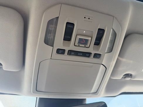 Used 2020 Toyota Highlander Limited FWD image 41
