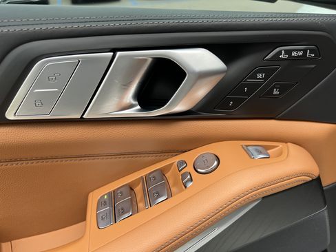 Used 2022 BMW X7 xDrive40i w/ M Sport Package image 13