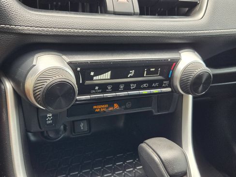 Used 2021 Toyota RAV4 LE FWD image 17