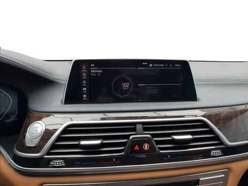 Used 2022 BMW 740i xDrive w/ Premium Package AWD/4WD image 49