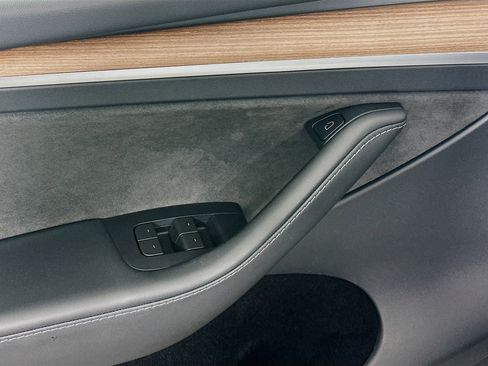 Used 2023 Tesla Model Y Performance image 15