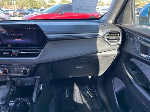 Used 2025 Chevrolet TrailBlazer LT image 4