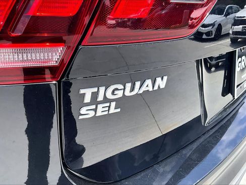Used 2018 Volkswagen Tiguan SEL Premium AWD/4WD image 26