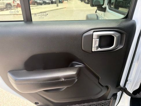 Used 2018 Jeep Wrangler Unlimited Sport S AWD/4WD image 10