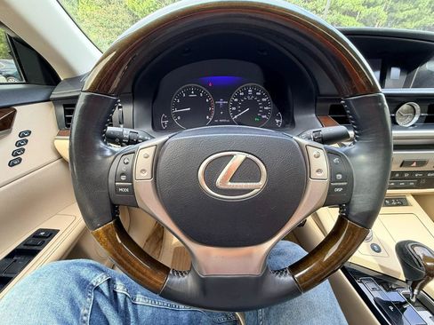 Used 2015 Lexus ES 350 w/ Premium Package FWD image 17