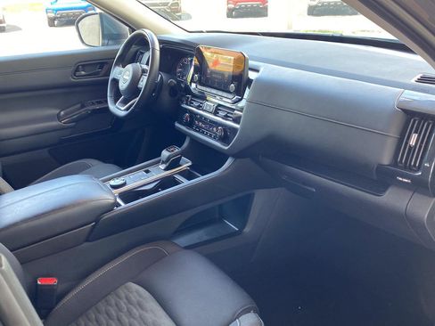 Used 2023 Nissan Pathfinder SV w/ Black Appearance Package image 26