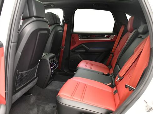 Certified 2026 Porsche Cayenne E-Hybrid AWD/4WD image 47