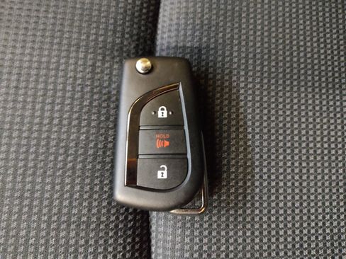 Used 2020 Toyota RAV4 LE FWD image 32