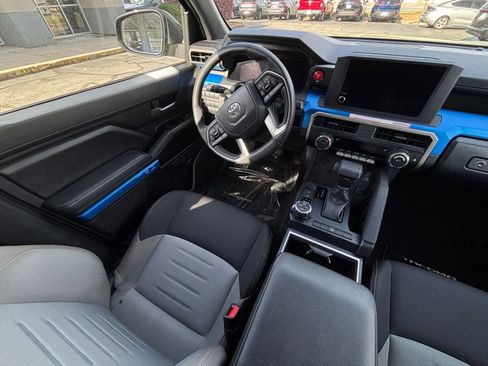 Used 2025 Toyota Tacoma TRD Off-Road image 39