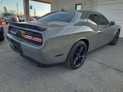 Used 2019 Dodge Challenger SXT image 3