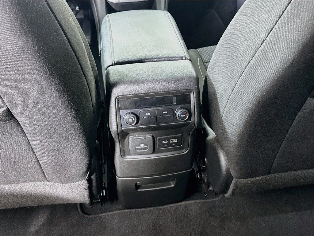 Used 2023 GMC Acadia SLE w/ Driver Convenience Package FWD image 28