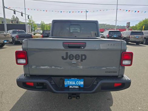 Used 2020 Jeep Gladiator Sport w/ Quick Order Package 24S AWD/4WD image 4
