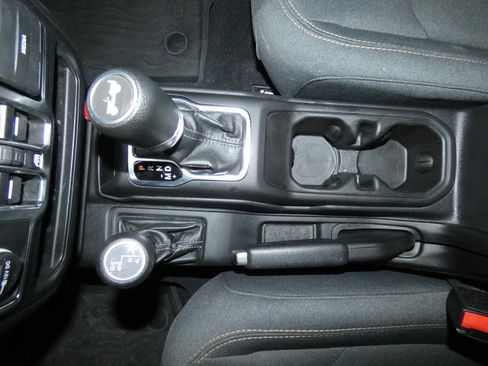 Used 2024 Jeep Wrangler Unlimited Sport image 15