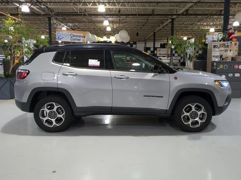Used 2022 Jeep Compass Trailhawk AWD/4WD image 7