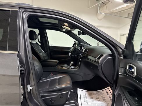 Used 2020 Jeep Grand Cherokee Limited image 23