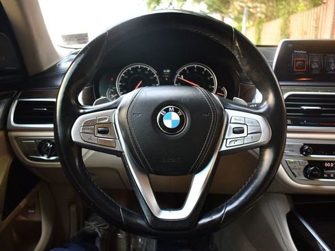 Used 2017 BMW 750i xDrive image 25