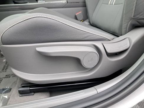 New 2025 Hyundai Elantra SEL w/ Cargo Package image 32