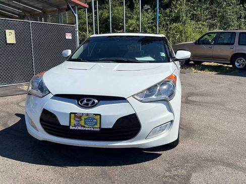 Used 2013 Hyundai Veloster w/ Style Pkg FWD image 3