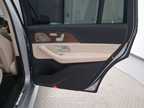 Used 2022 Mercedes-Benz GLS 450 4MATIC image 34