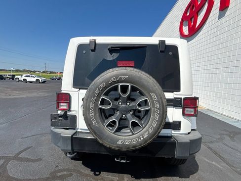 Used 2018 Jeep Wrangler Unlimited Sahara AWD/4WD image 26