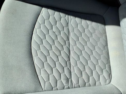 Used 2019 Chevrolet Equinox LS image 25