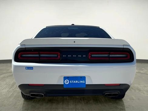 Used 2018 Dodge Challenger SXT image 6