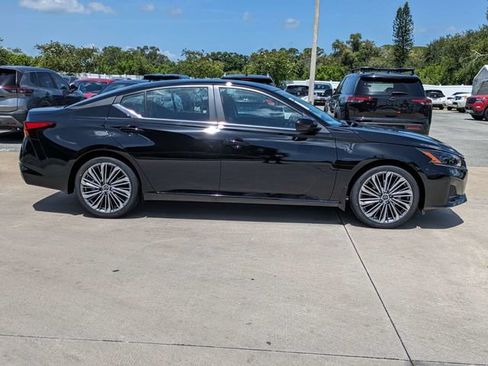 New 2026 Nissan Altima 2.5 SV w/ SV Premium Package FWD image 4
