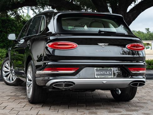 Used 2024 Bentley Bentayga Extended Wheelbase image 40