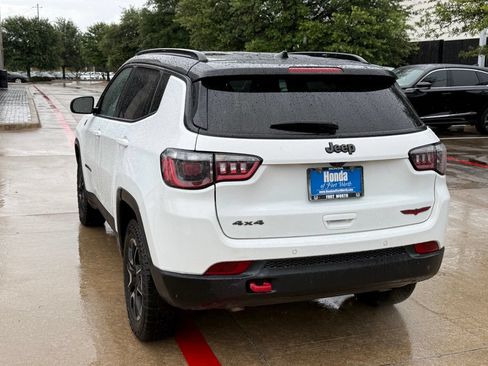 Used 2025 Jeep Compass Trailhawk AWD/4WD image 3