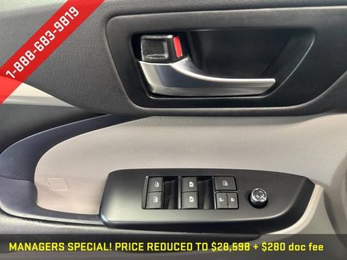 Used 2019 Toyota Highlander XLE AWD/4WD image 27