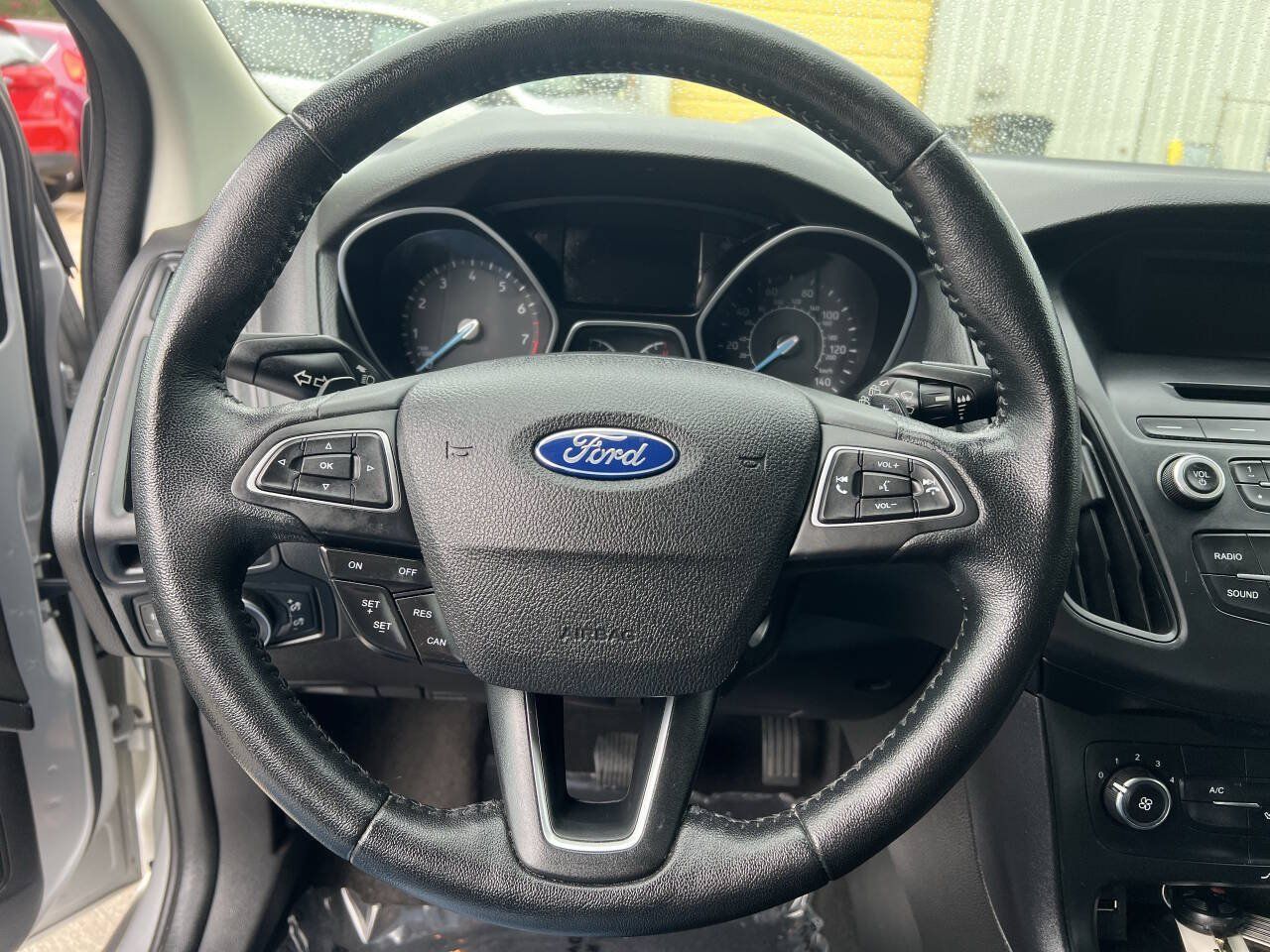 Used 2015 Ford Focus SE w/ SE Sport Package FWD image 15