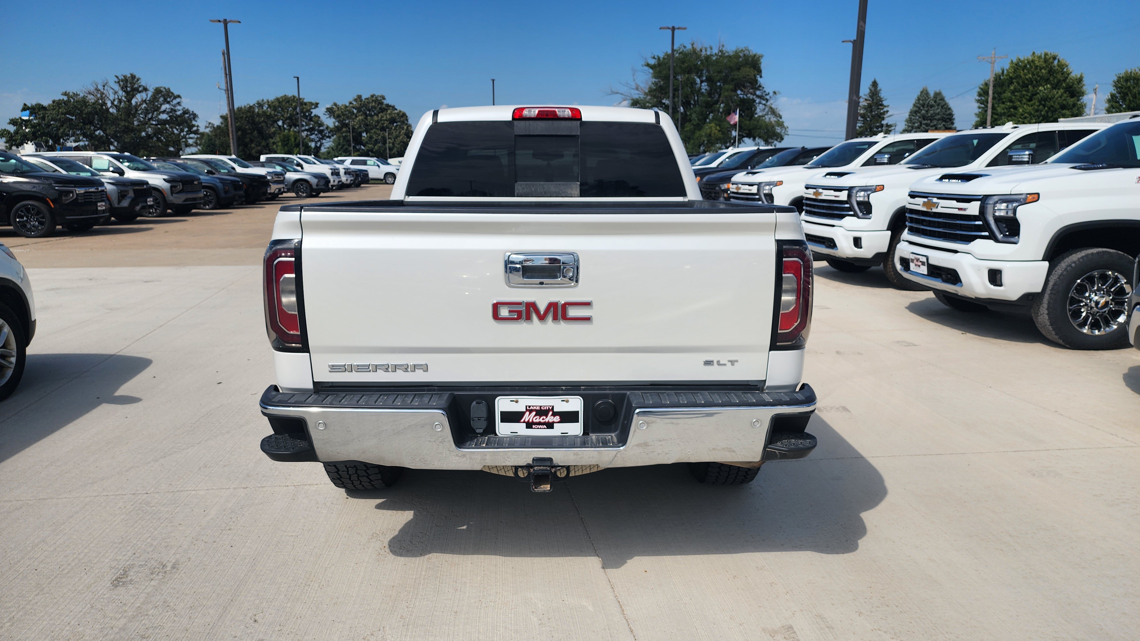 Used 2018 GMC Sierra 1500 SLT w/ SLT Premium Package AWD/4WD image 4