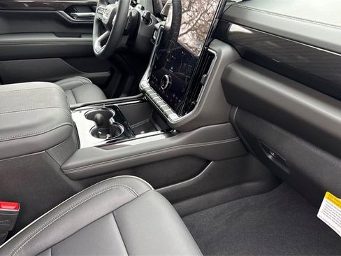 New 2026 GMC Yukon Elevation image 19