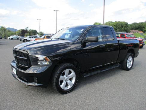 Used 2018 RAM 1500 Express w/ Black Ram 1500 Express Group AWD/4WD image 1